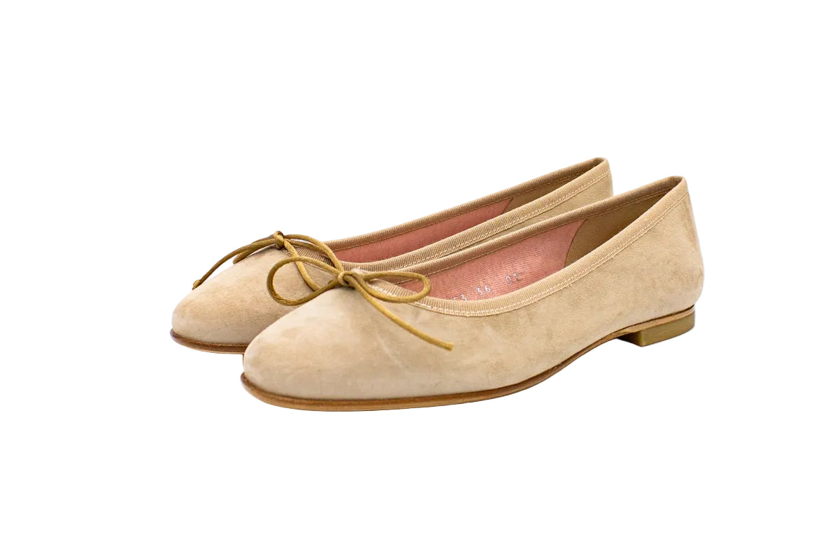 Ballerine in camoscio con punta arrotondata beige