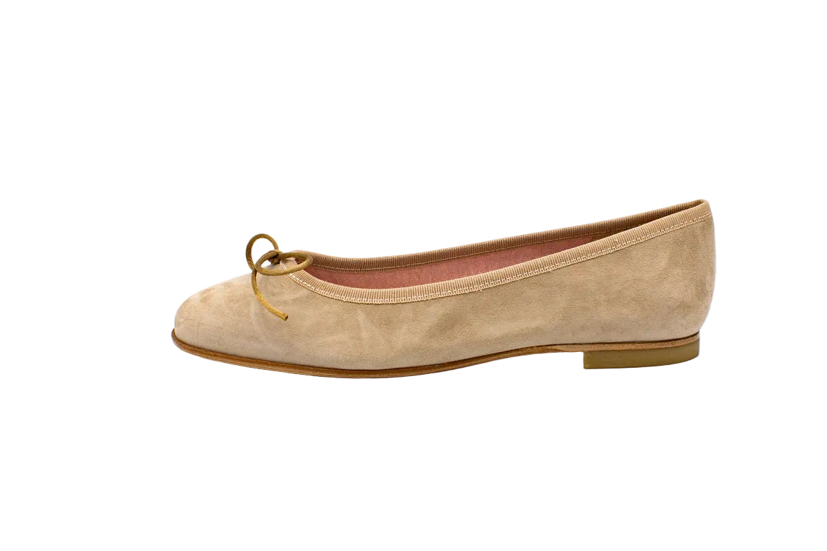 Ballerine in camoscio con punta arrotondata beige