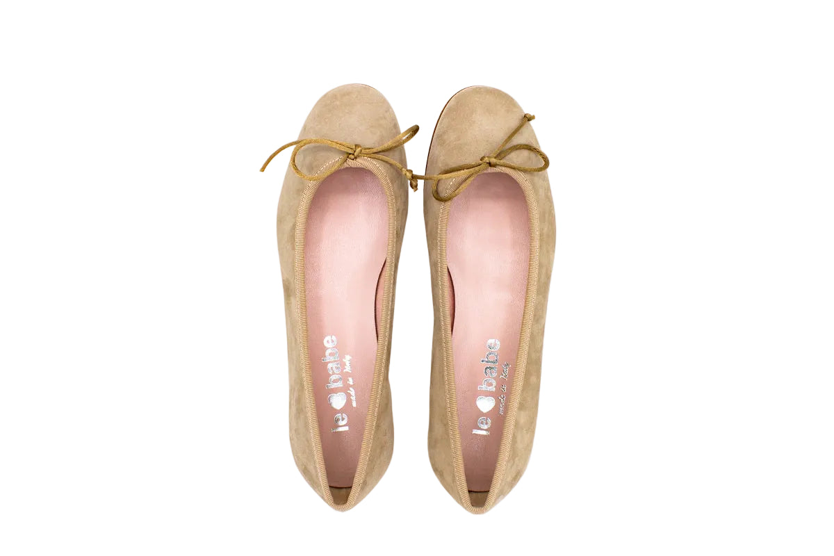 Ballerine in camoscio con punta arrotondata beige