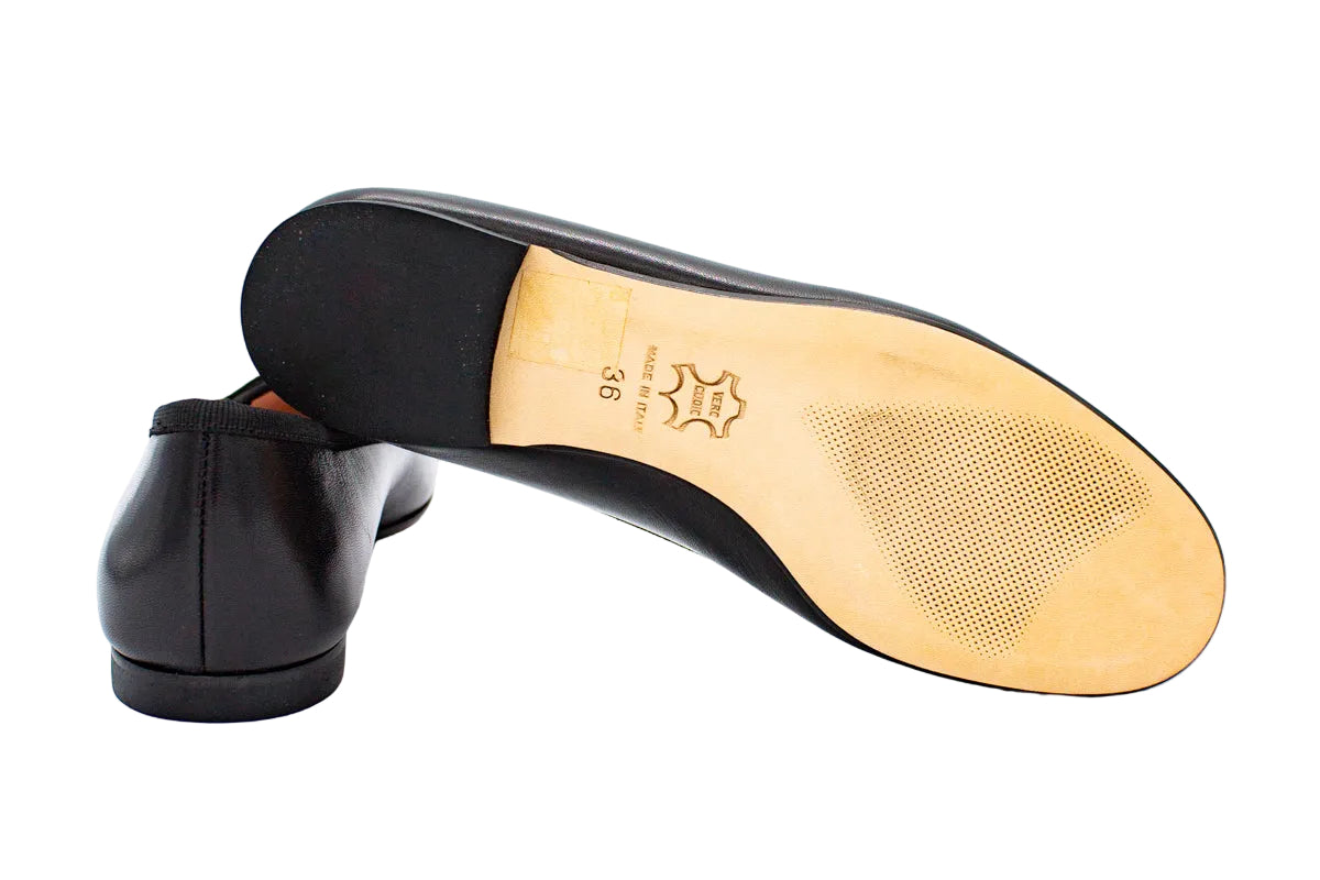 Ballerine in pelle con punta arrotondata nero
