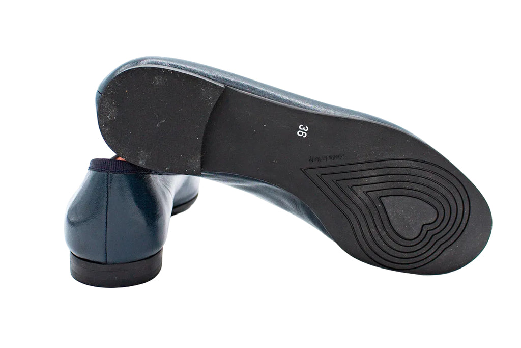Ballerine in pelle con punta arrotondata blu