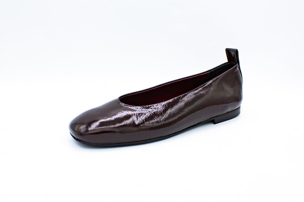 Ballerine in vernice con punta squadrata marrone