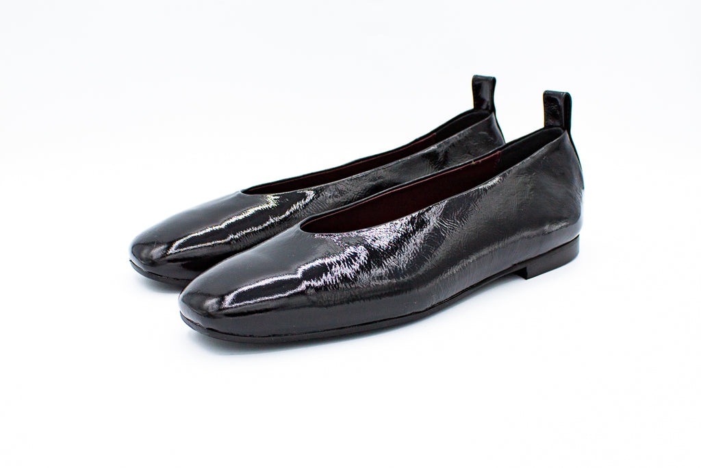 Ballerine in vernice con punta squadrata nero