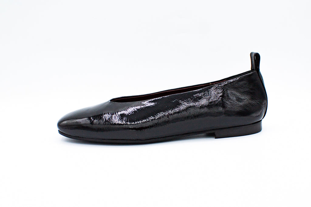 Ballerine in vernice con punta squadrata nero