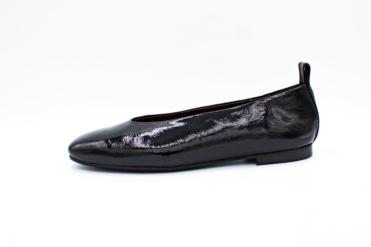Ballerine in vernice con punta squadrata nero