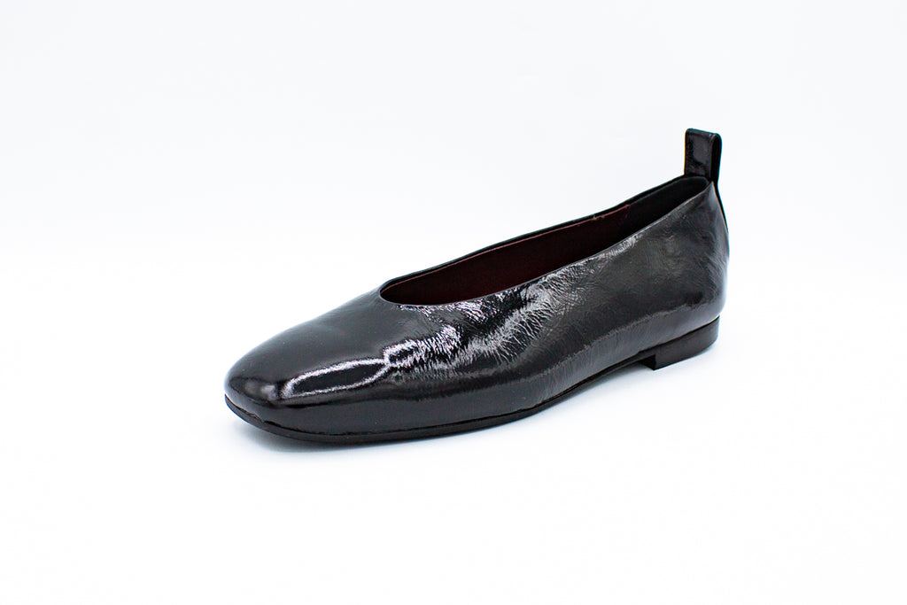 Ballerine in vernice con punta squadrata nero