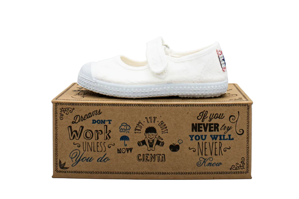 Cotton ballerinas with Velcro for girls in white lace