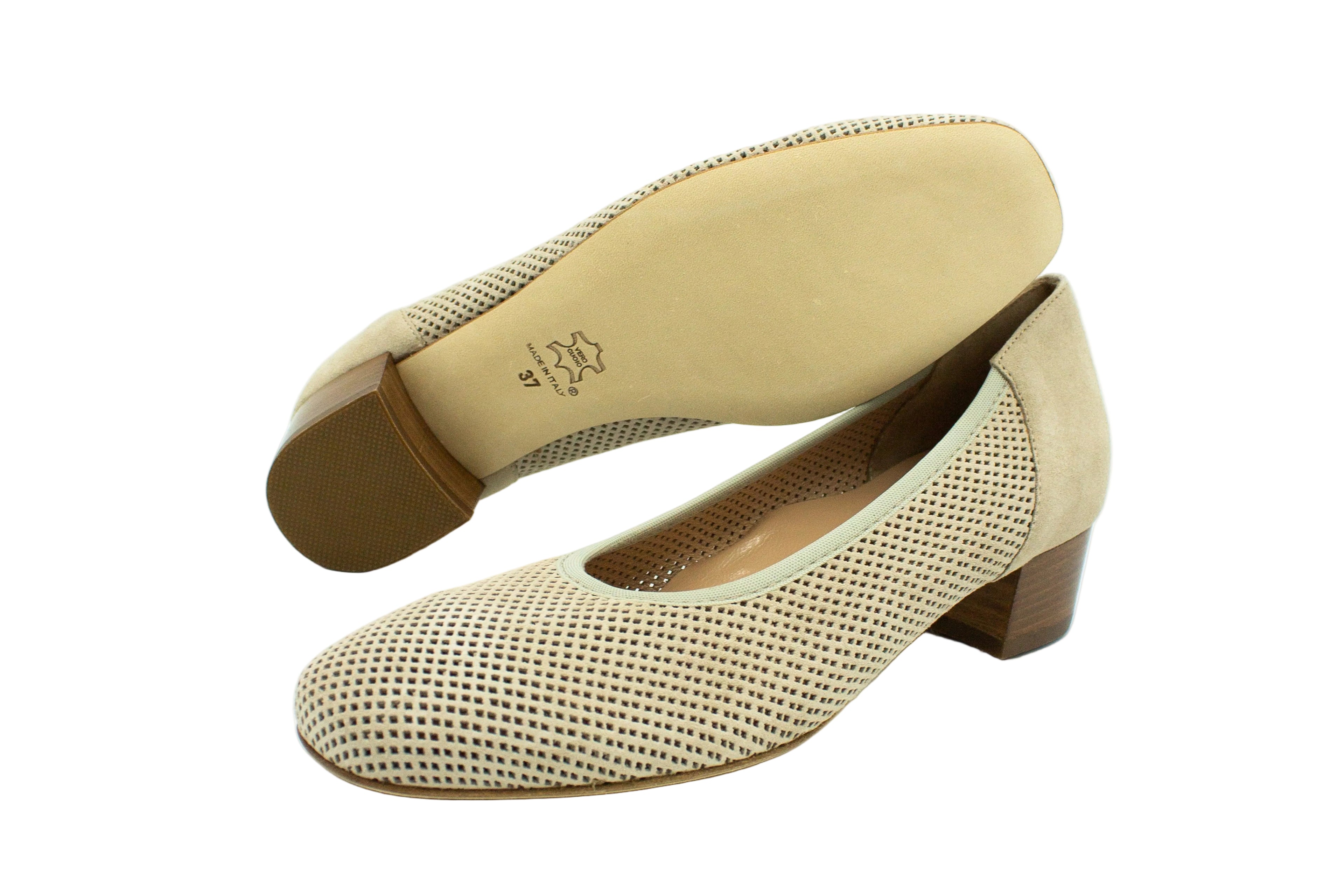 Decolleté in camoscio tacco 3 beige