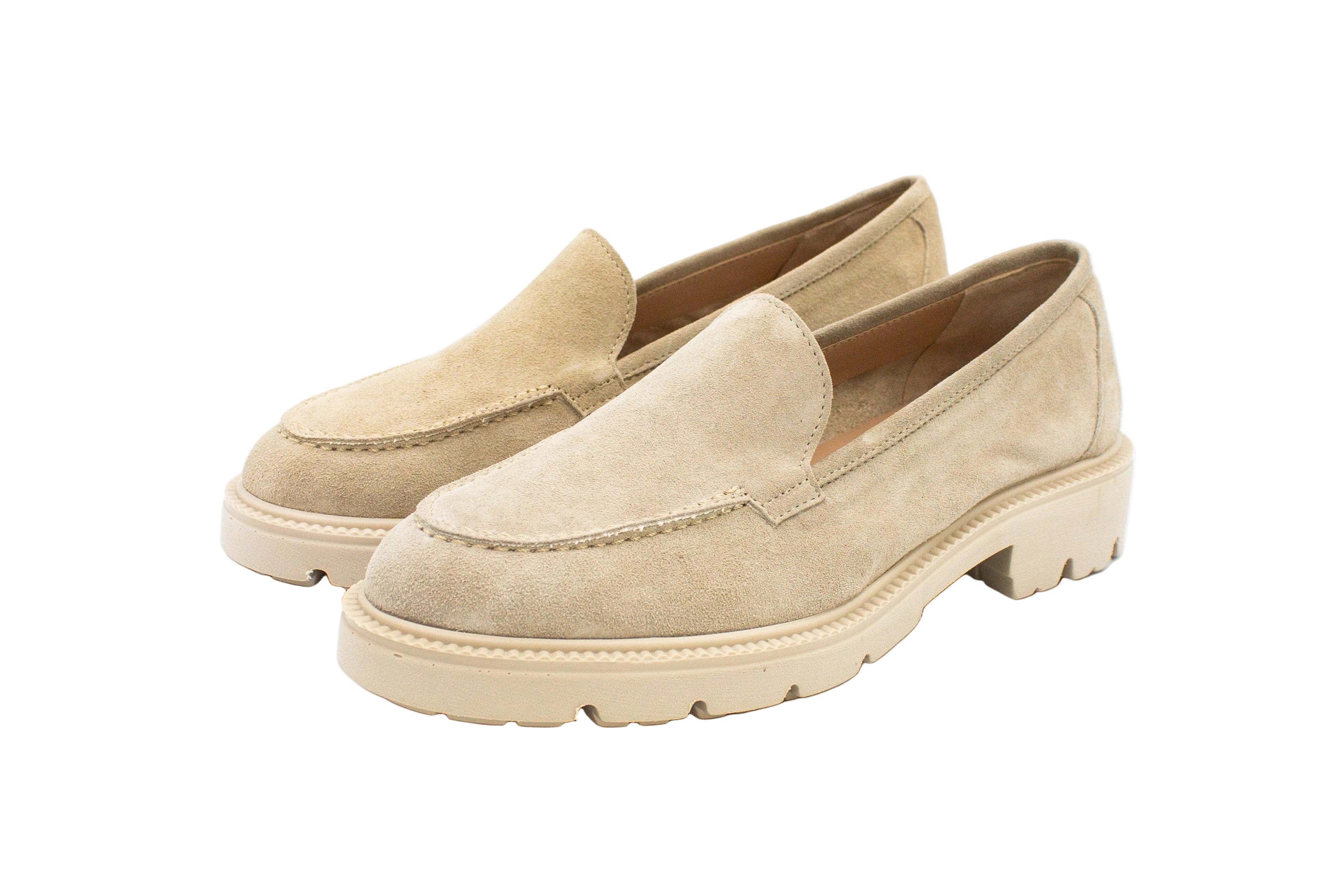 Mocassini in camoscio con suola carrarmato beige