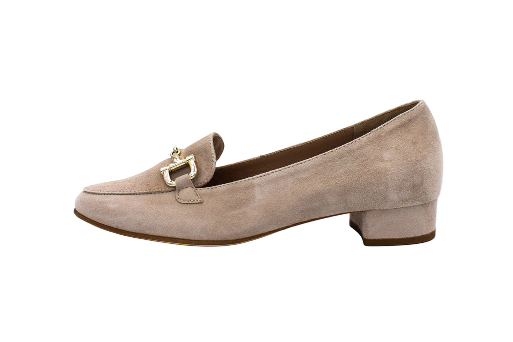 Pointed loafers with beige suede buckle