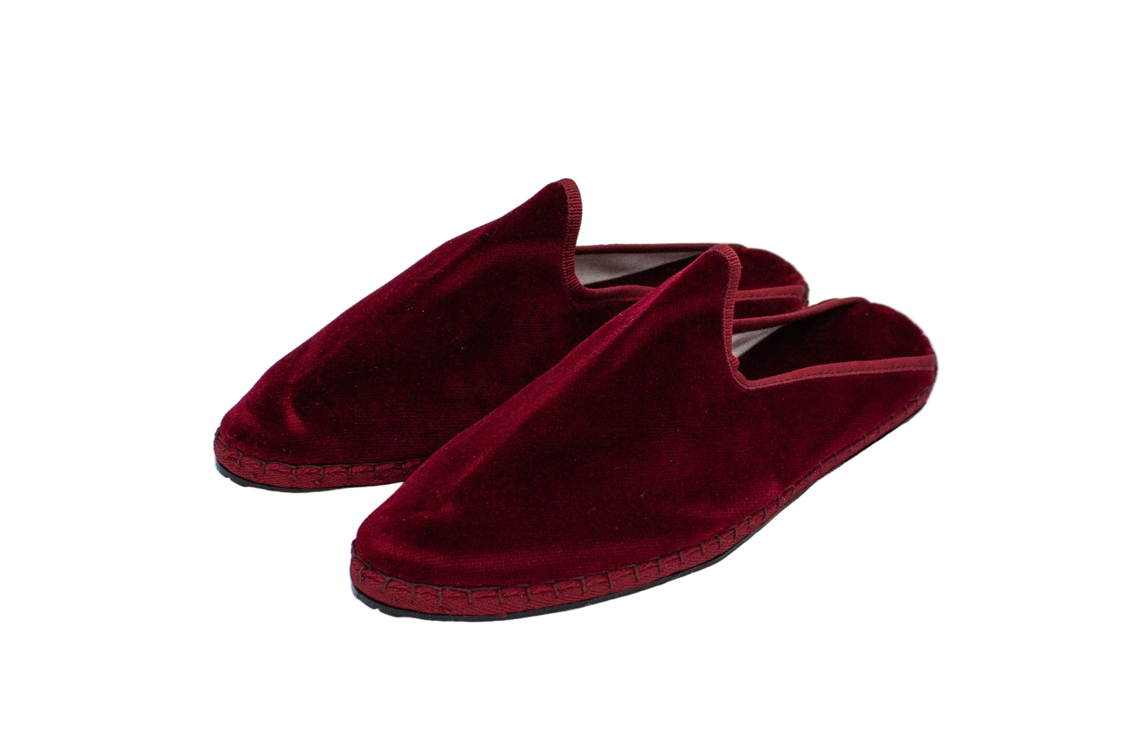 Women's bordeaux velvet clogs