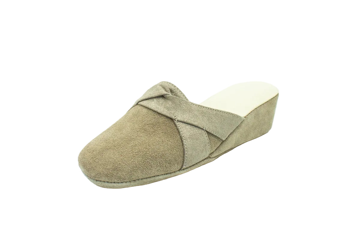 Pantofole con zeppa in camoscio taupe