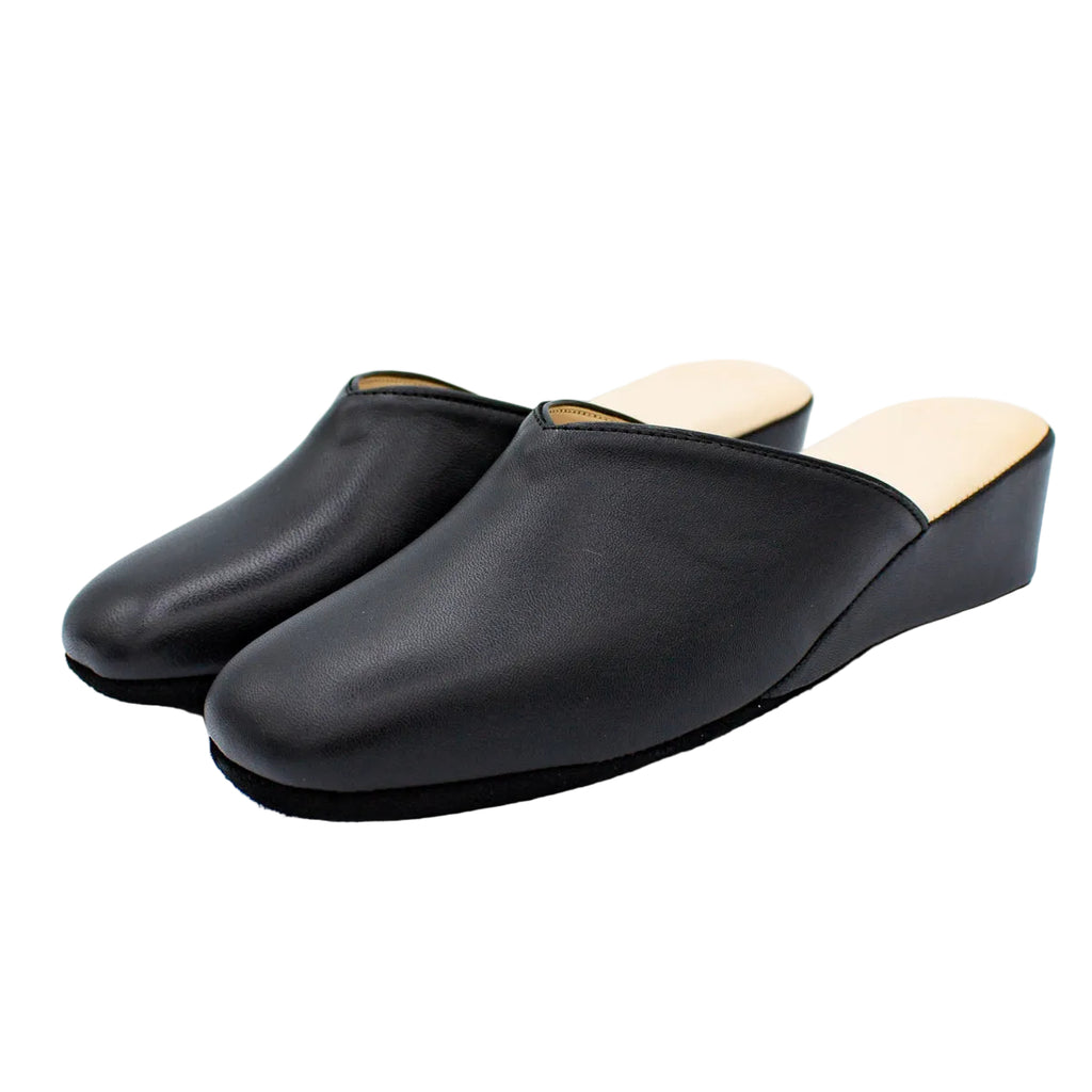 Pantofole con zeppa in nappa nero