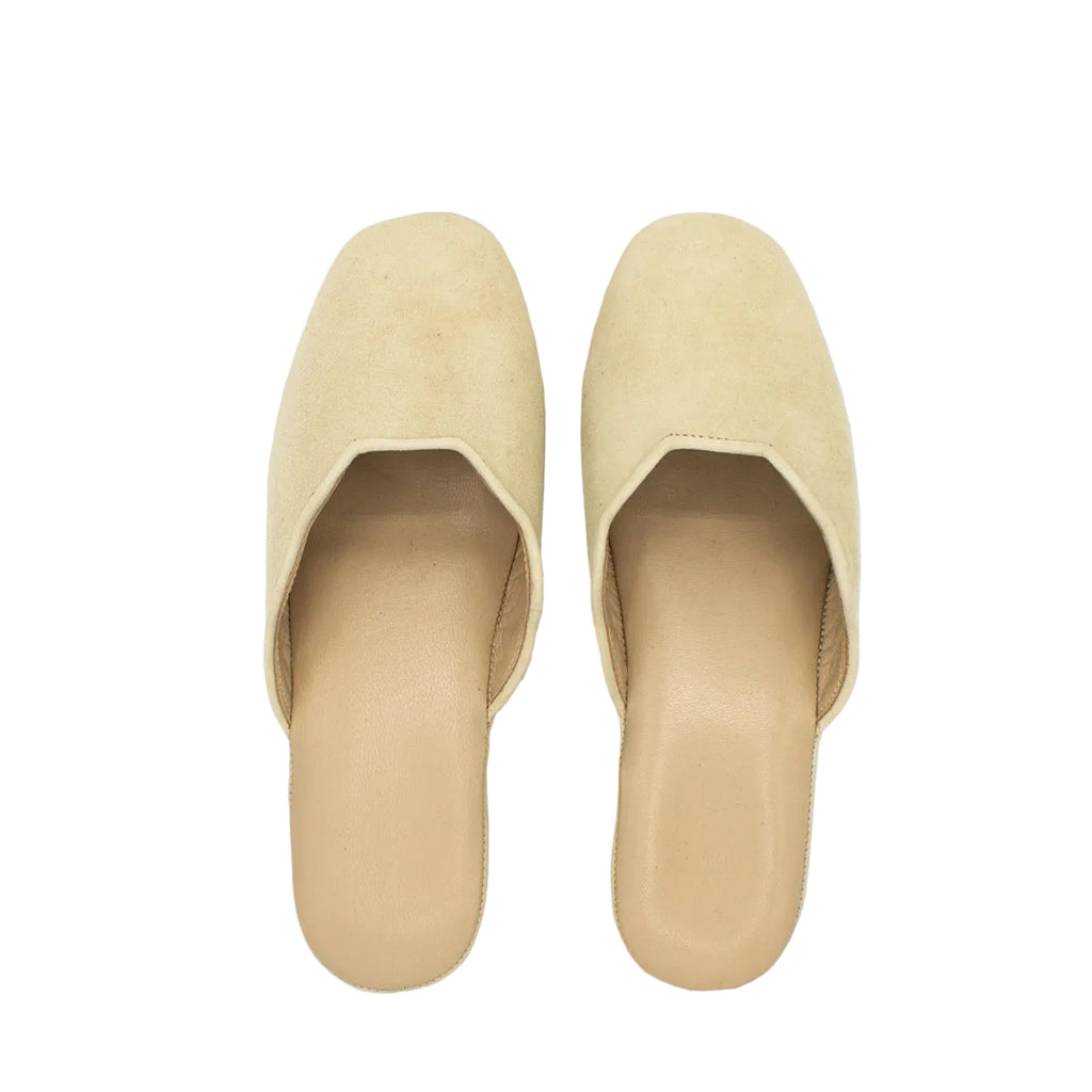Pantofole con smerlo in camoscio beige