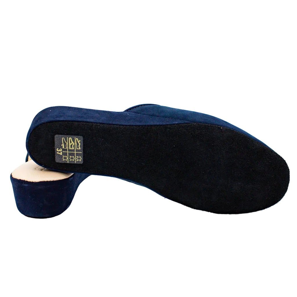 Pantofole con smerlo in camoscio blu