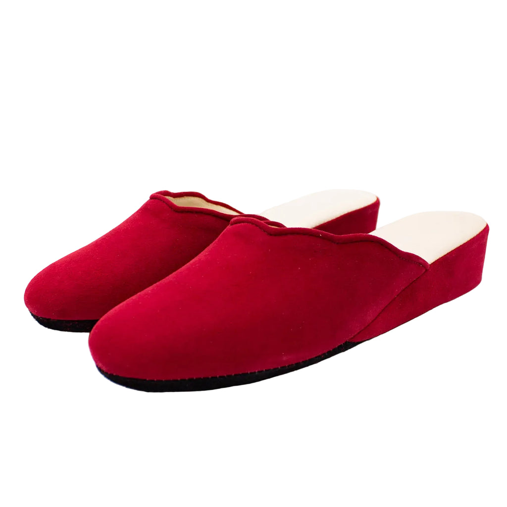 Pantofole con smerlo in camoscio rosso