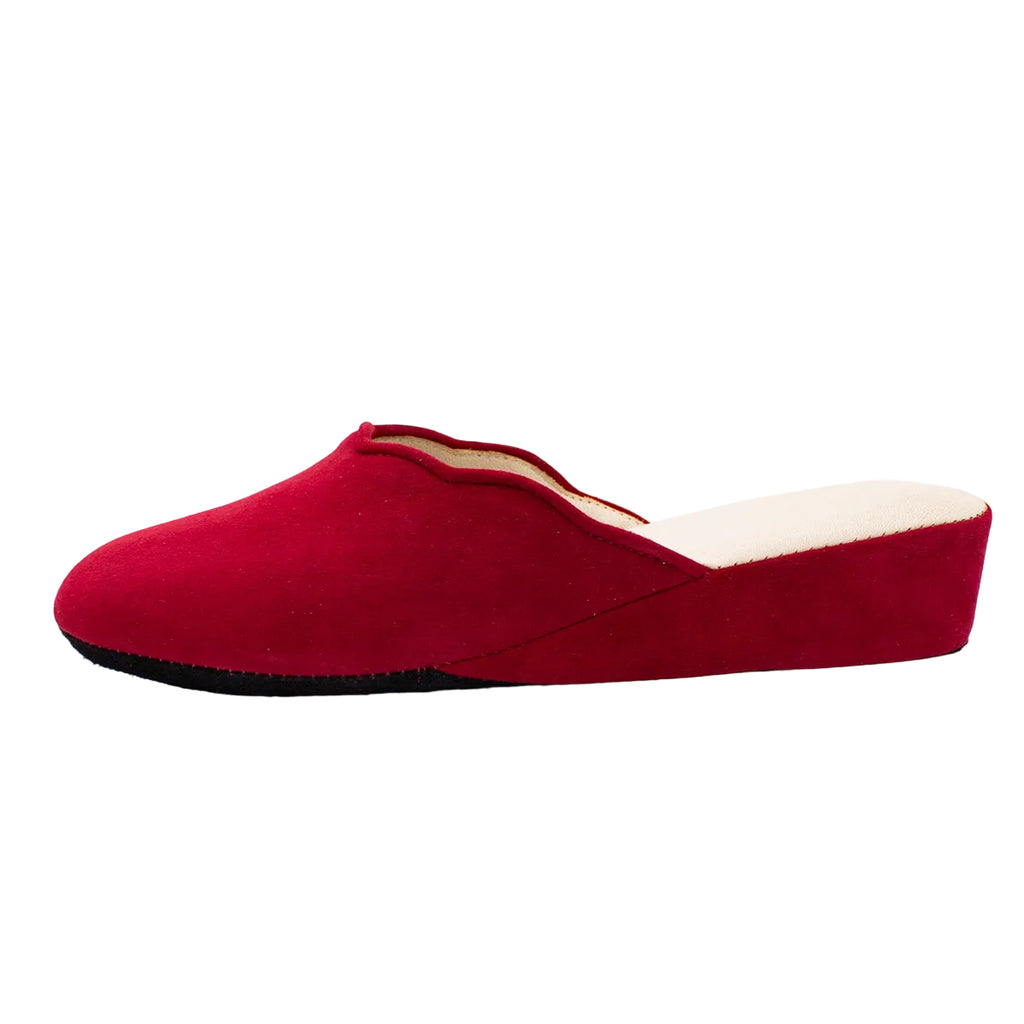 Pantofole con smerlo in camoscio rosso