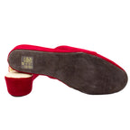 Pantofola in camoscio con fiocco rosso