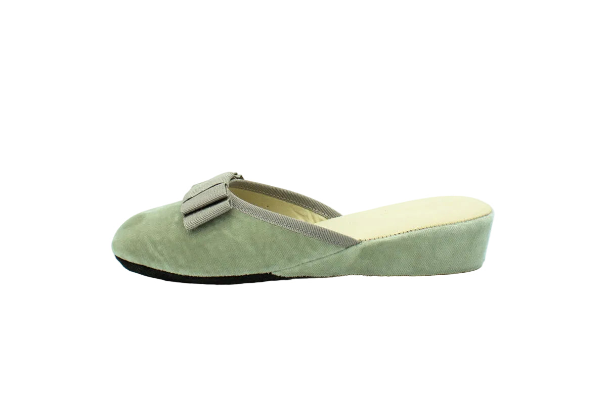 Pantofole con zeppa in velluto grigio con fiocco