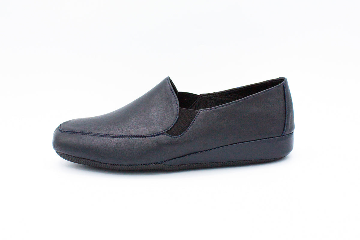 Closed Leather Slipper