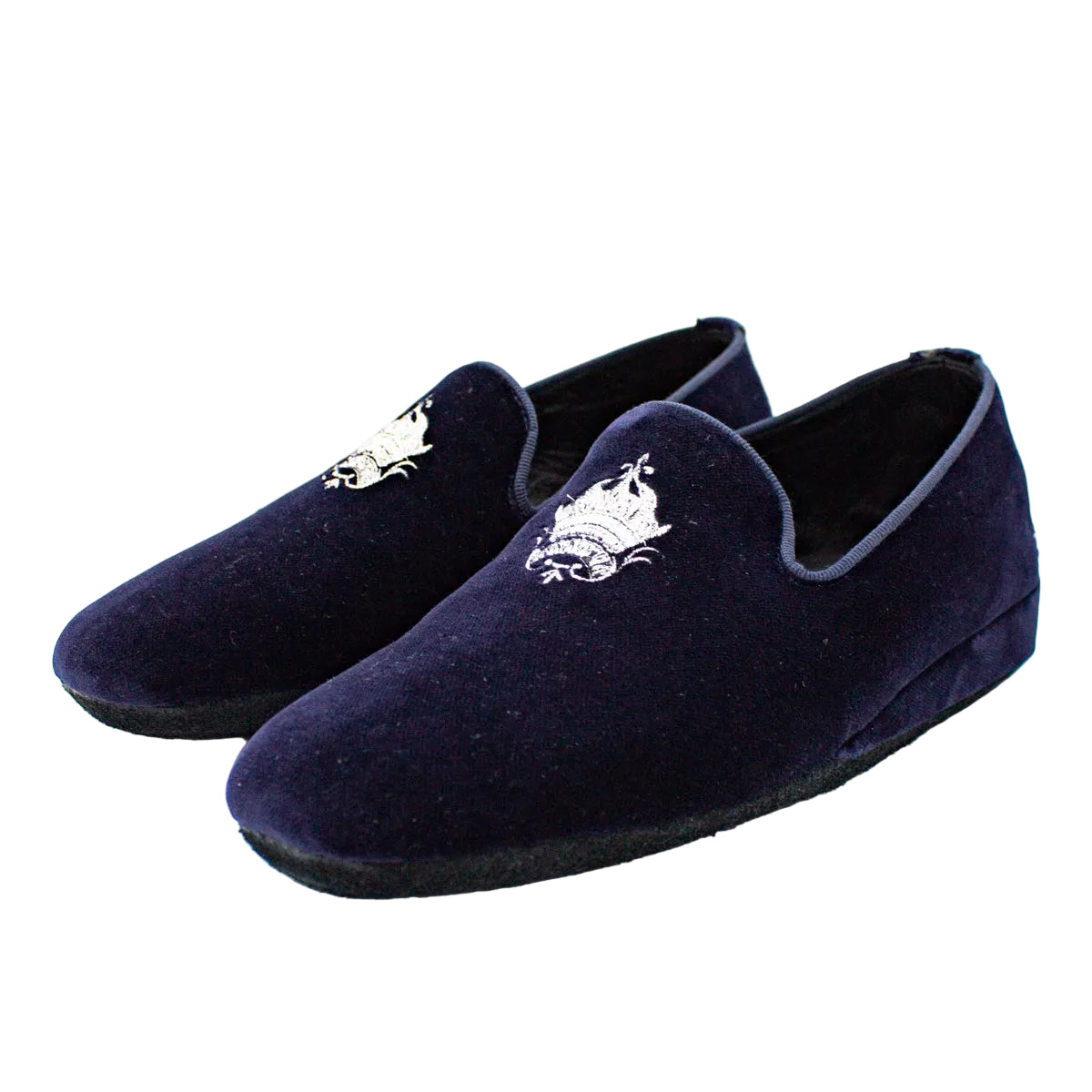 Closed velvet slipper with crown