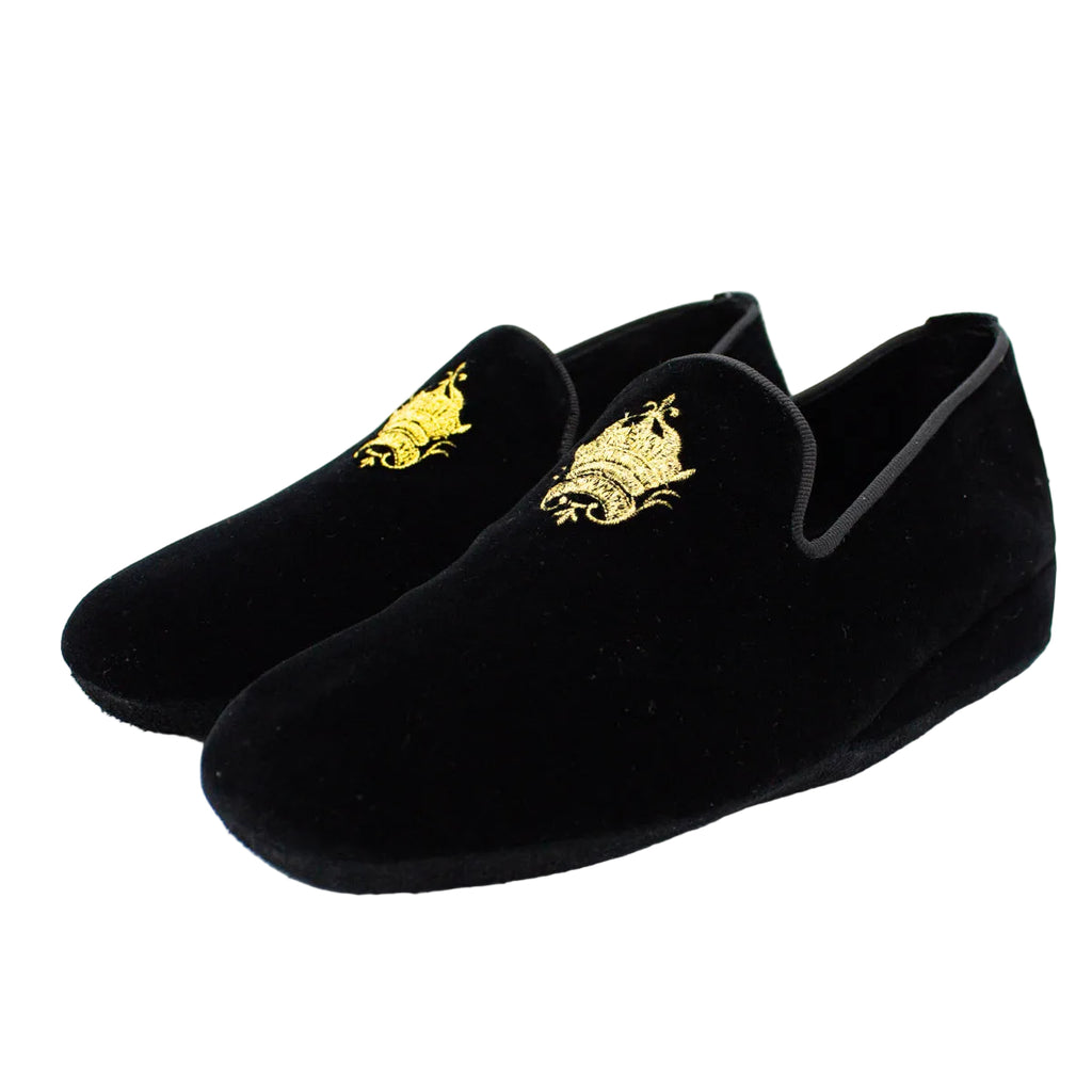Closed velvet slipper with crown