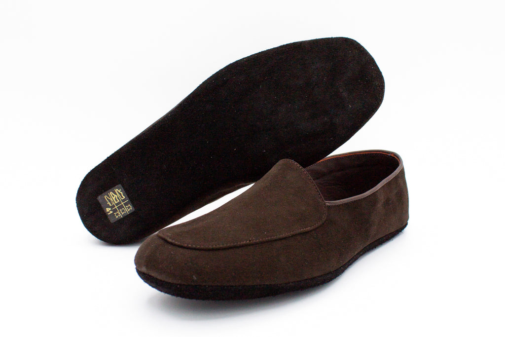 Pantofole da uomo in camoscio marrone piatte