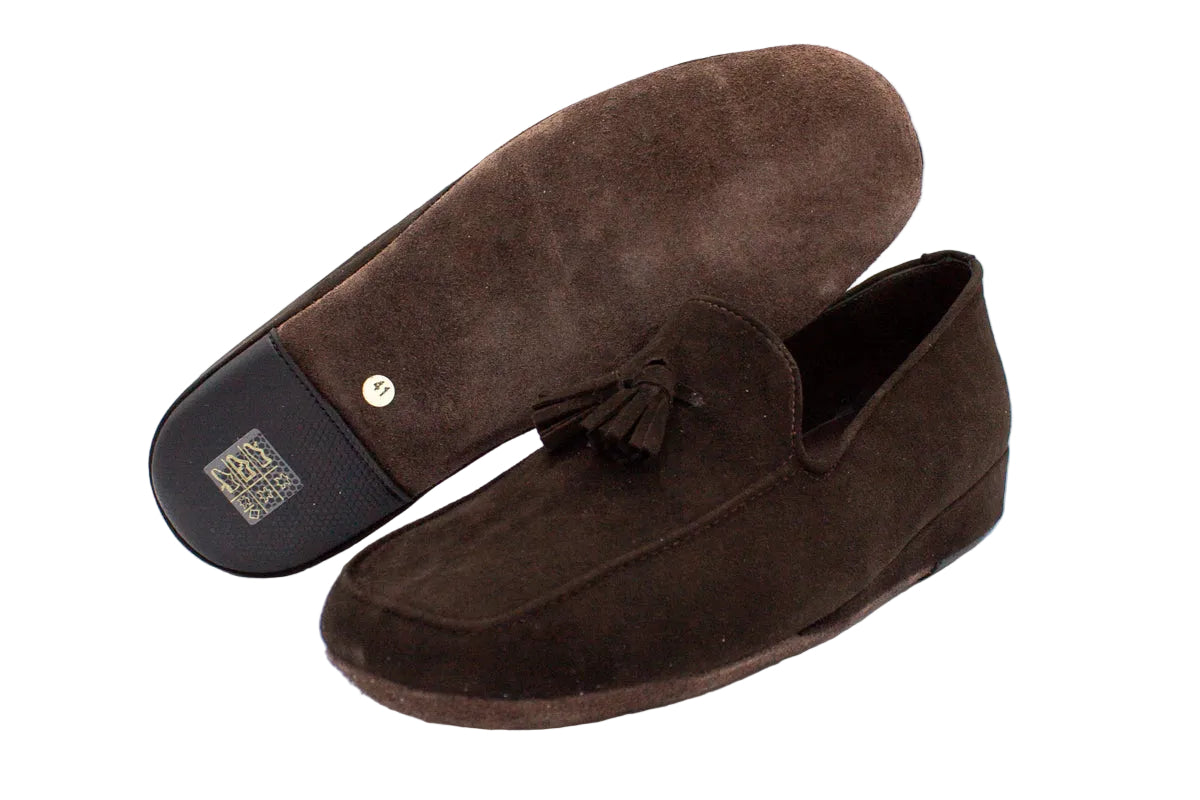 Pantofole da uomo con nappine in camoscio  marrone