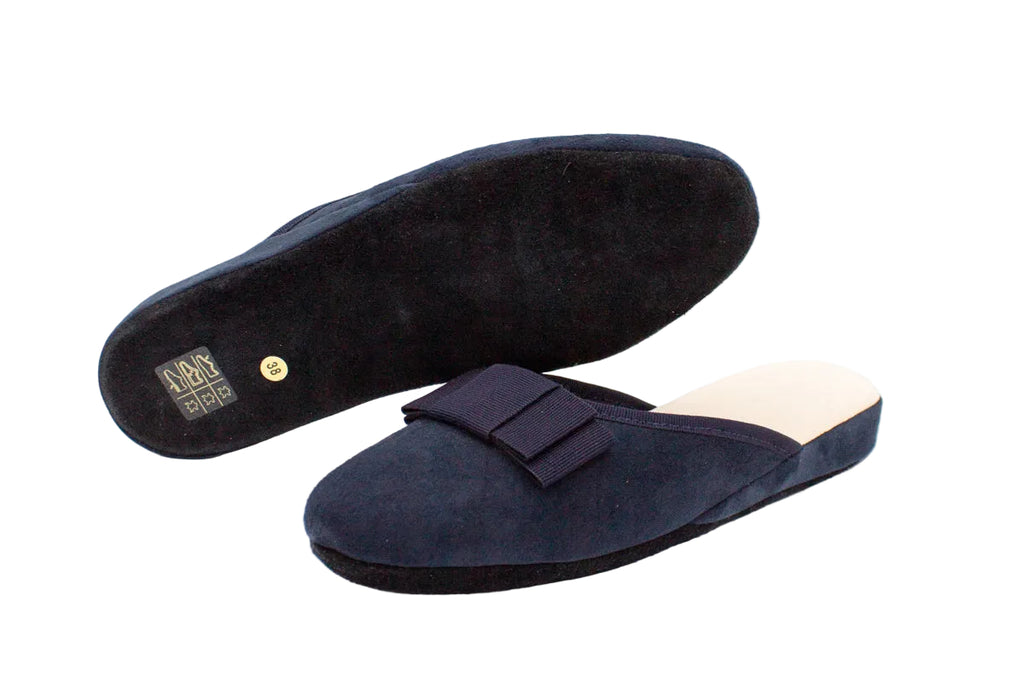 Pantofole pianelle in camoscio blu con fiocco