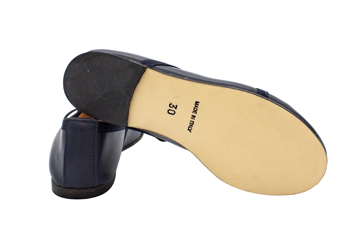 Ballerine in pelle con elastici incrociati blu