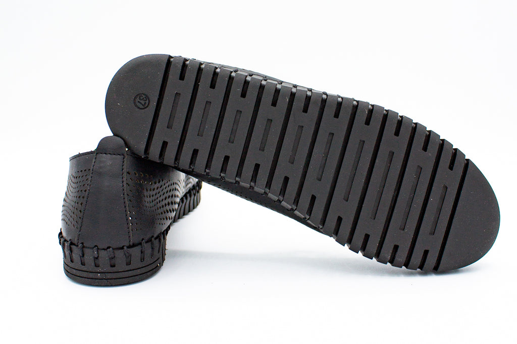Ballerine traforate in pelle con elastici nero