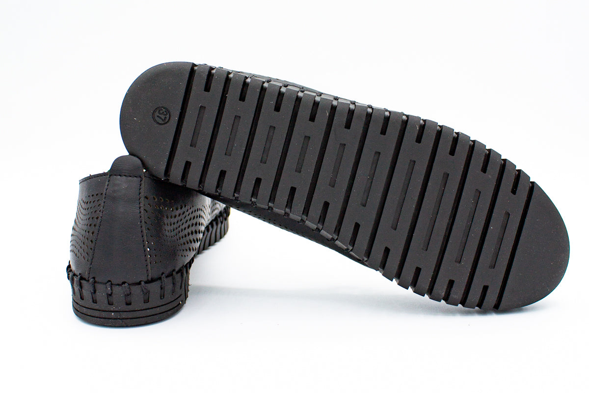 Ballerine traforate in pelle con elastici nero