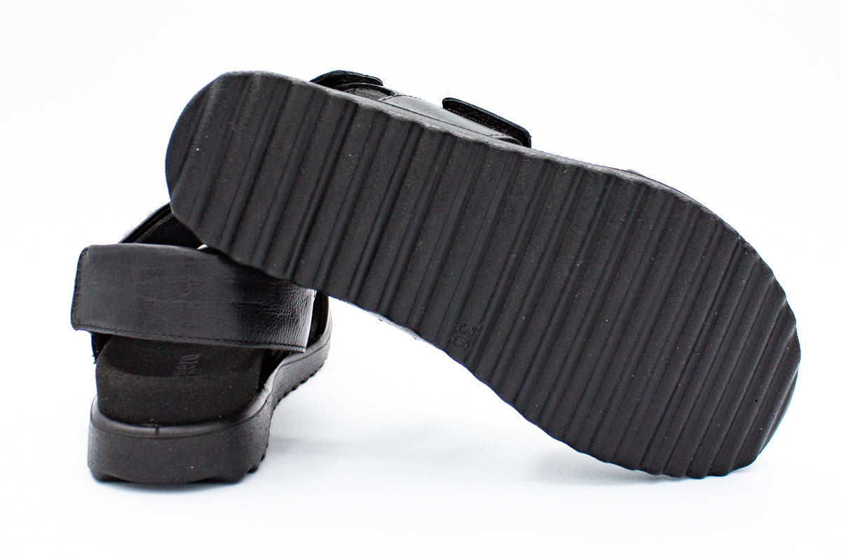 Move leather sandals with velcro and buckle