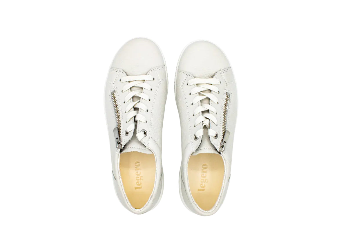 Leather sneakers with removable footbed