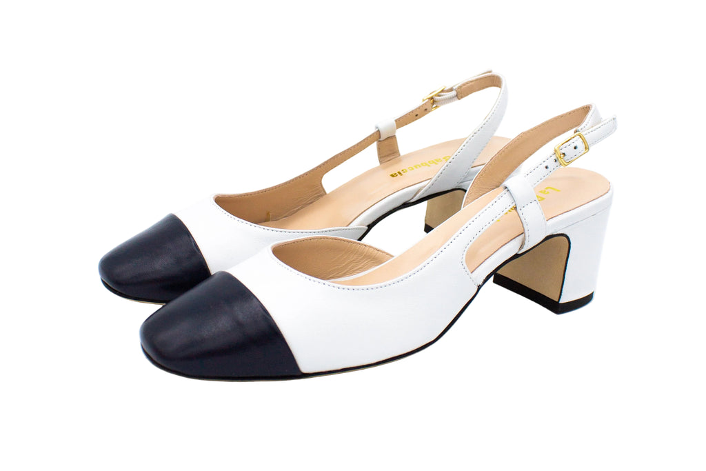 Slingback in pelle con punta a contrasto bianco blu