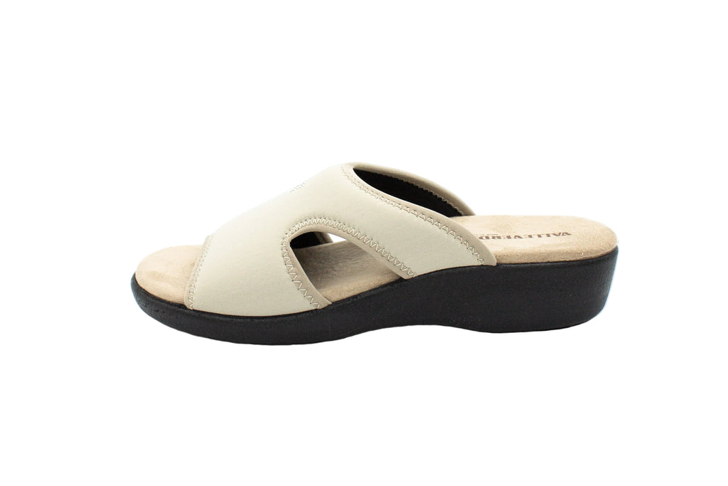 Ciabatte in tessuto elasticizzato con zeppa beige