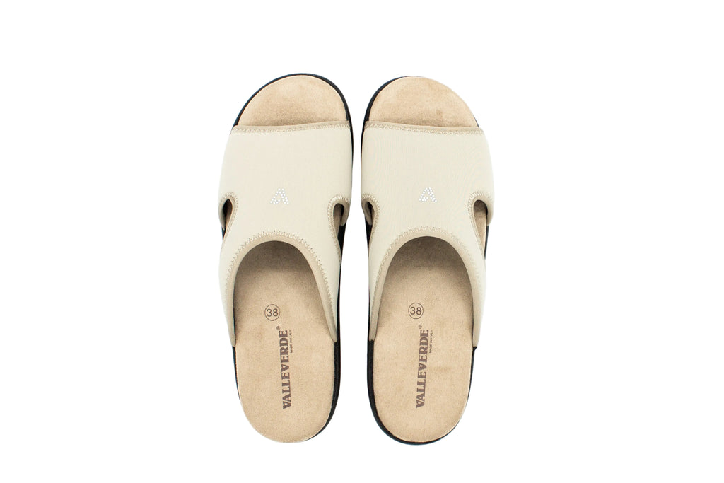 Ciabatte in tessuto elasticizzato con zeppa beige