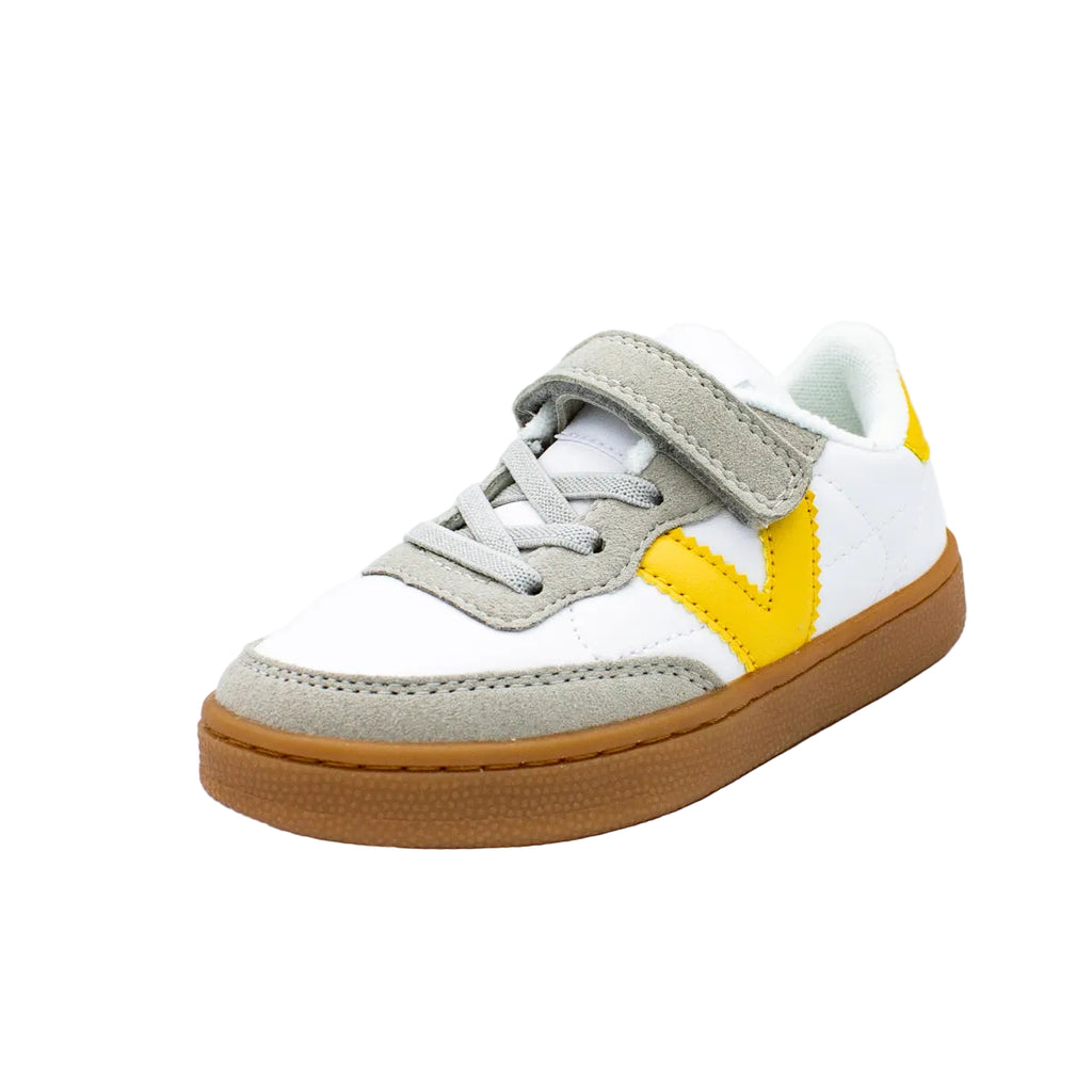 Sneakers with elastic laces and velcro