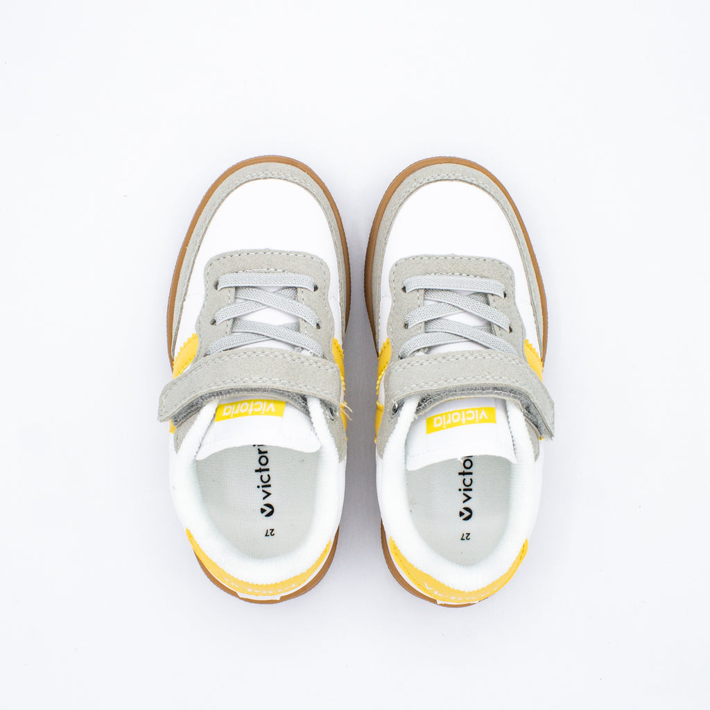Sneakers with elastic laces and velcro