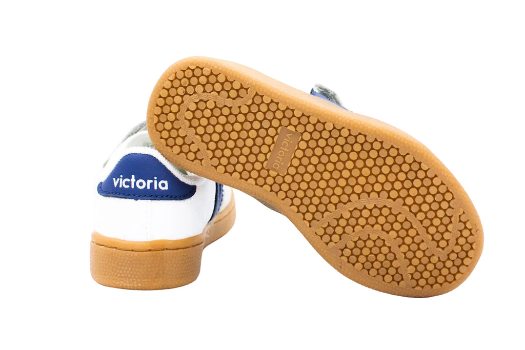Sneakers with elastic laces and velcro