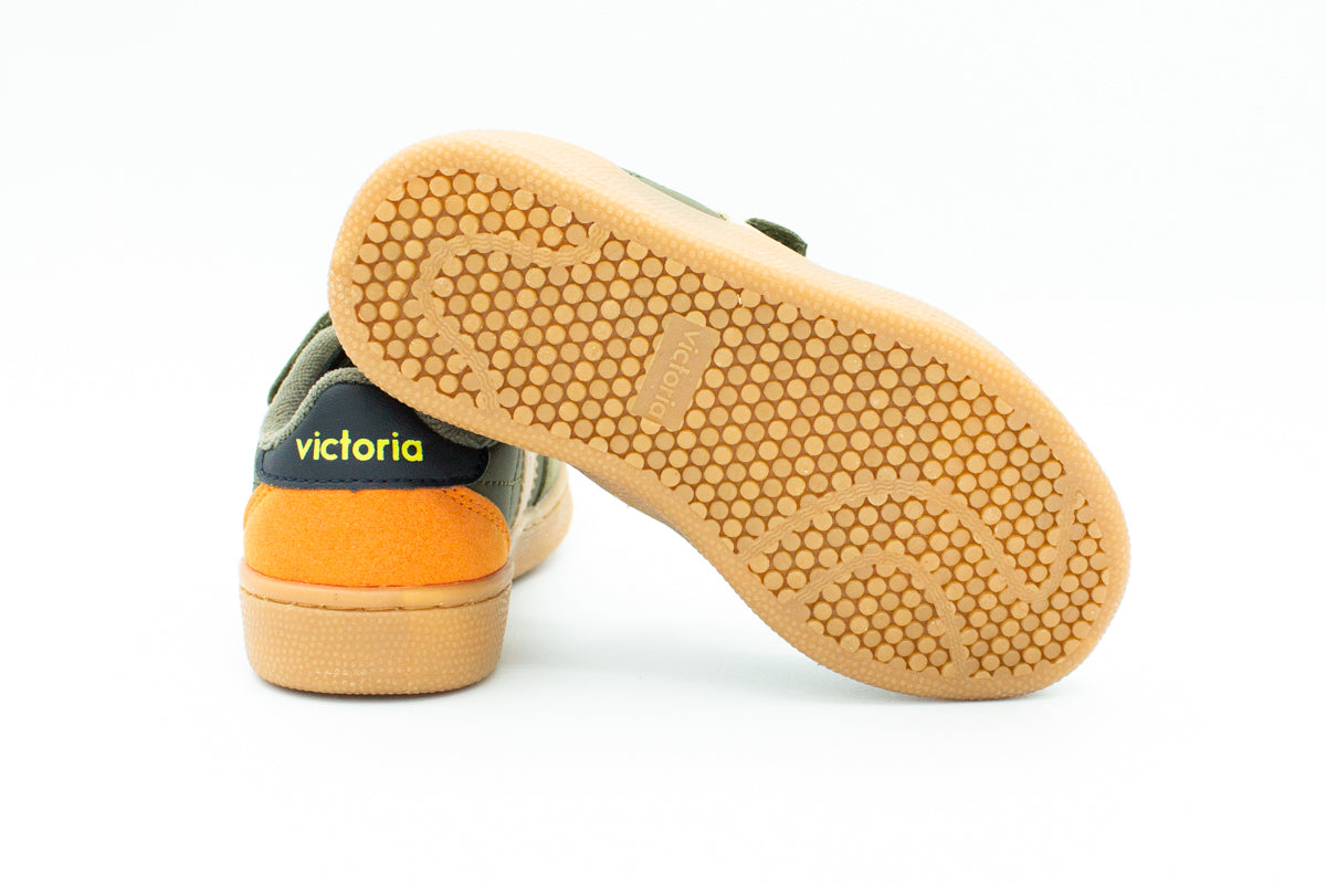 Sneakers with elastic laces and velcro