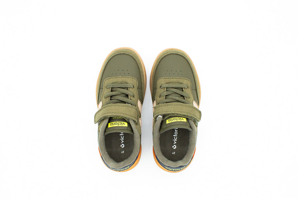 Sneakers with elastic laces and velcro