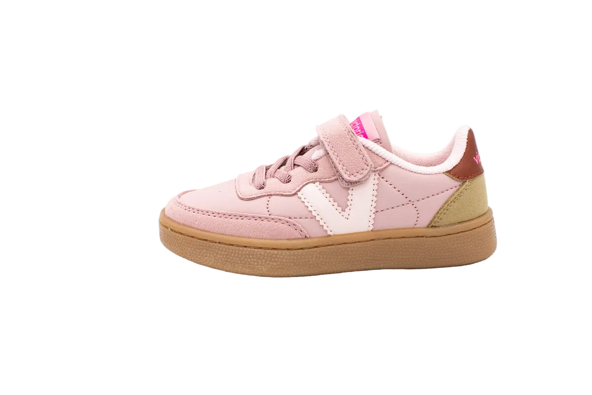 Sneakers with elastic laces and hook-and-loop straps