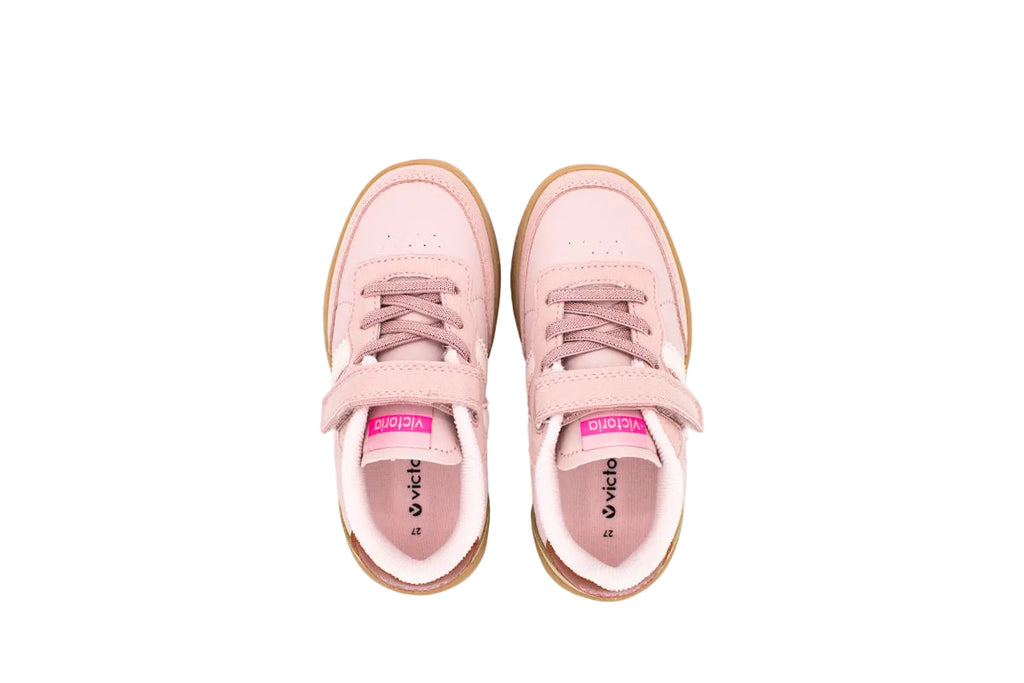 Sneakers with elastic laces and hook-and-loop straps