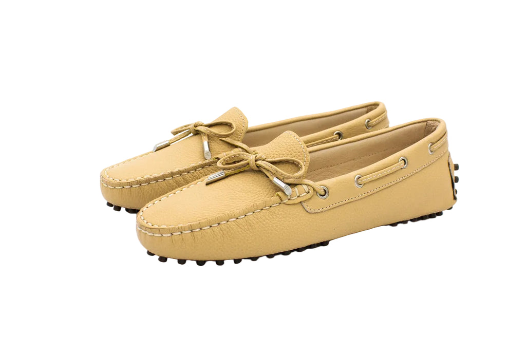 Mocassini in pelle con gommini beige