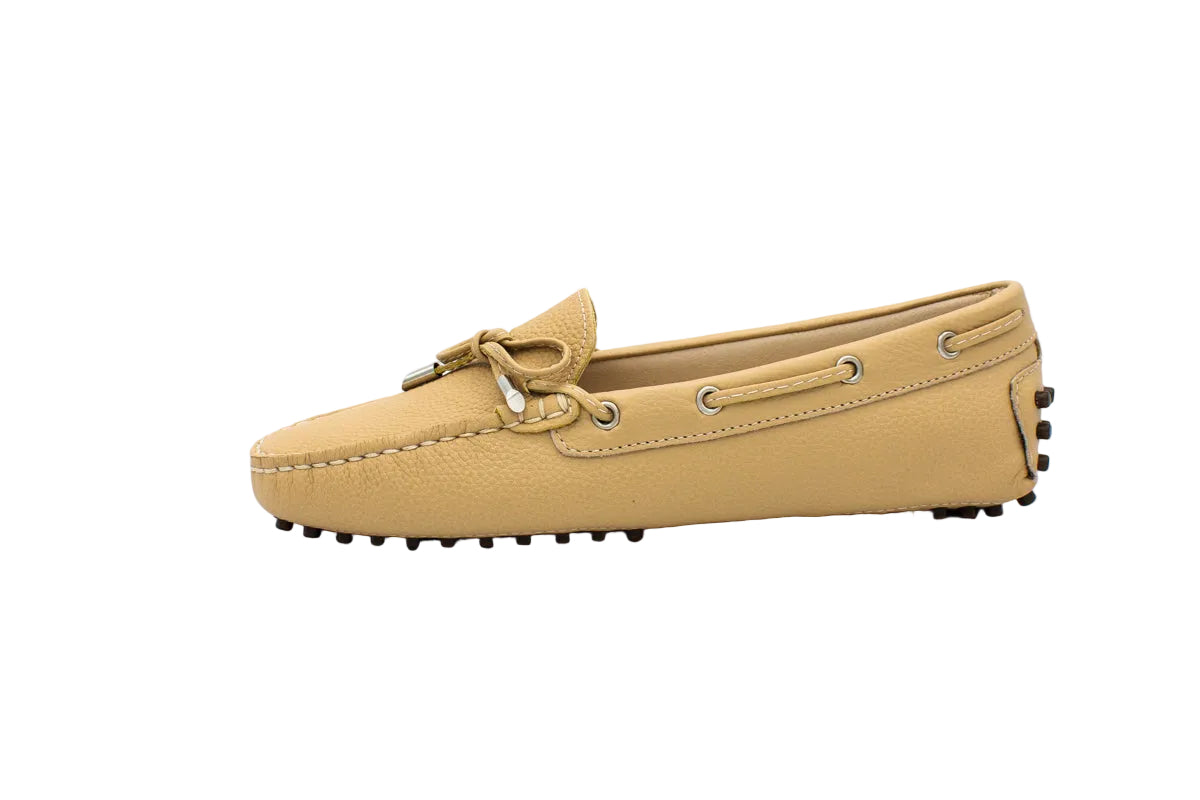 Mocassini in pelle con gommini beige