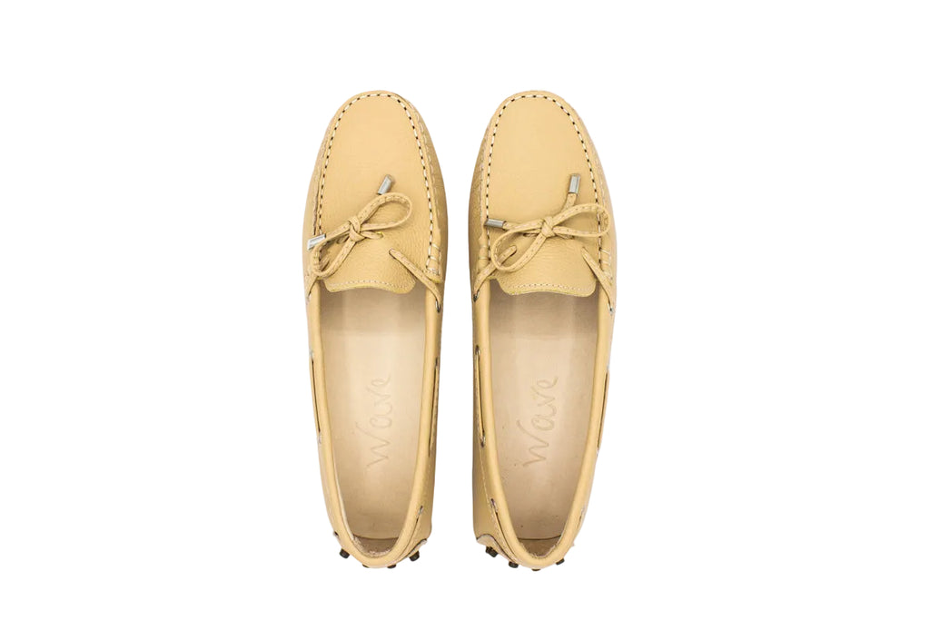 Mocassini in pelle con gommini beige